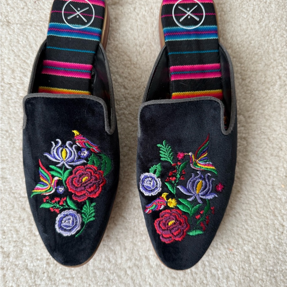 Inkkas woman’s Frida slide mule bird and floral embroidered black shoe size 8